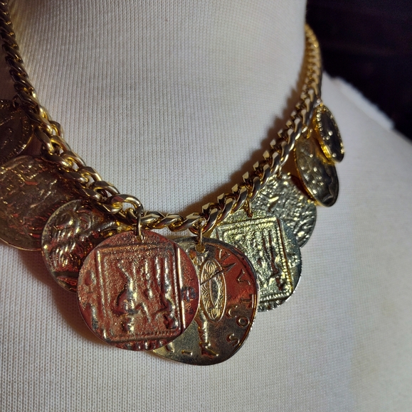 Check Fashion Jewelry Gold Medallion Necklace - Picture 2 of 3